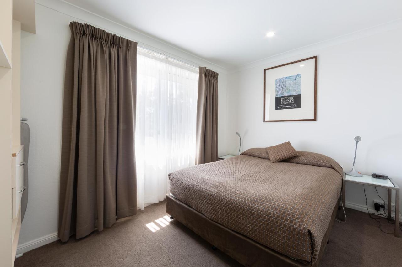 Forrest Hotel & Apartments Canberra Esterno foto