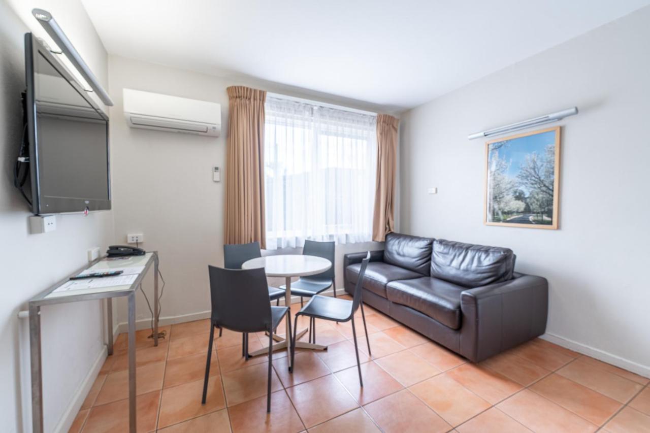 Forrest Hotel & Apartments Canberra Esterno foto