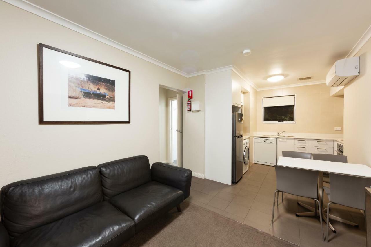 Forrest Hotel & Apartments Canberra Esterno foto
